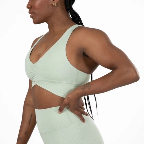 Paragon Fitwear Reluna Ruched Bra (XS) and Reluna Original Sculptseam Short (S) - Picture 3 of 9